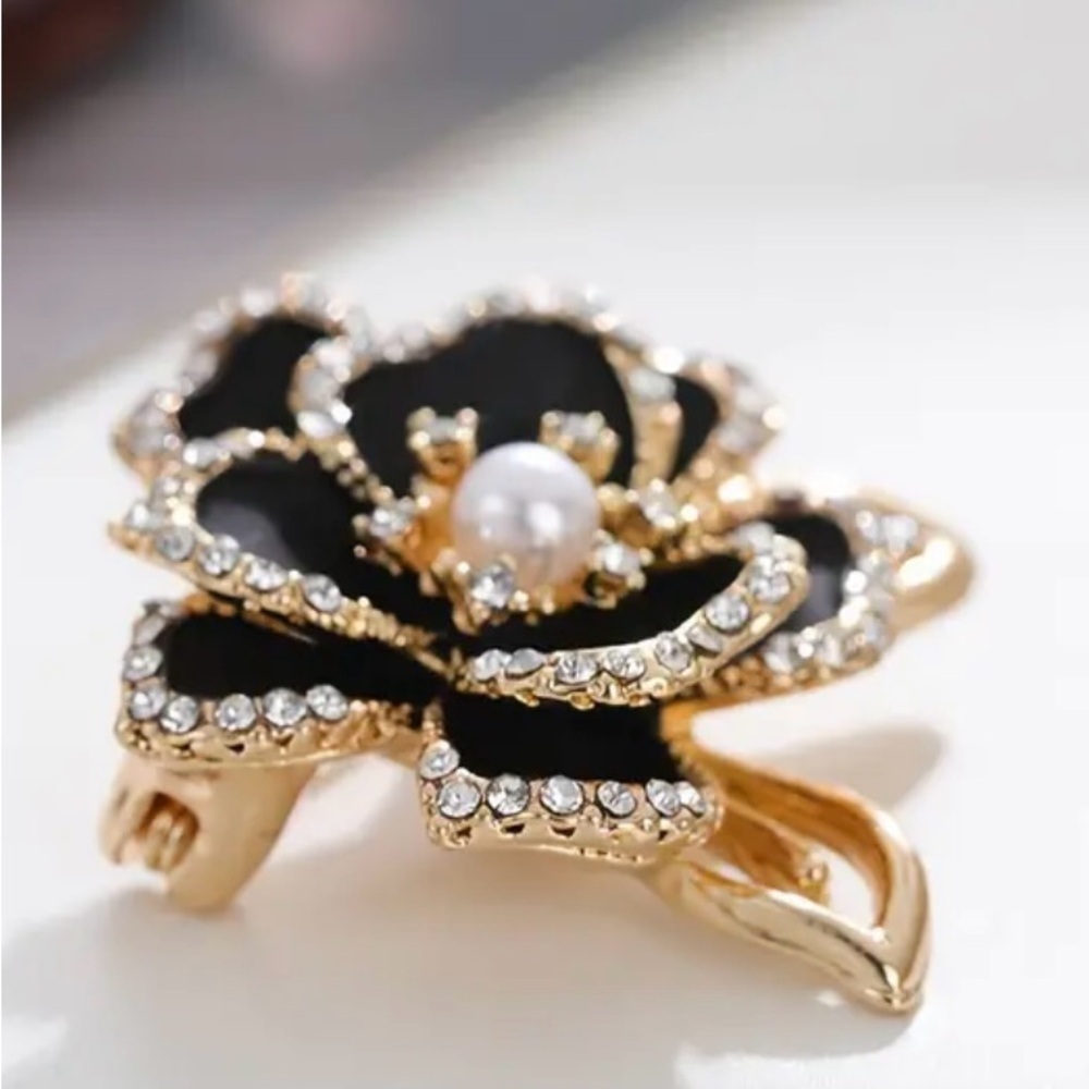 Vintage style mini Black Camellia Brooch Rhinestone